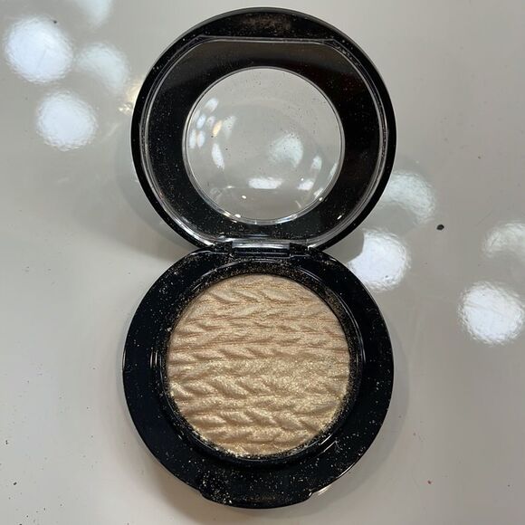 MAC EYESHADOW BUNDLE! - Picture 6 of 11